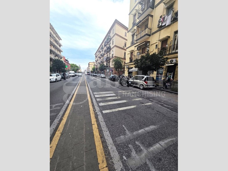 Trilocale in Vendita a Napoli, 160'000&euro;, 65 m²