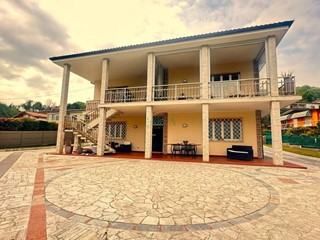 Quadrilocale in Vendita a Iseo, 490'000&euro;, 225 m²