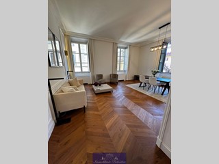 Appartamento in Affitto a Firenze, zona Duomo, 8'000&euro;, 150 m², arredato