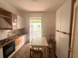 Appartamento in Vendita a Genova, zona San Fruttuoso, 105'000&euro;, 90 m²