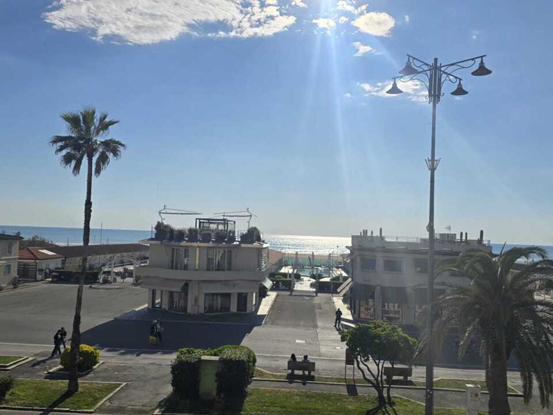 Appartamento in Vendita a Viareggio, zona Fascia mare, 570'000&euro;, 108 m²