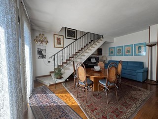 Appartamento in Vendita a Bassano del Grappa, 380'000&euro;, 220 m², con Box