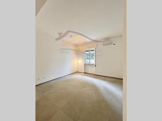 Bilocale in Vendita a Siracusa, zona Tisia - Tica - Zecchino, 74'000&euro;, 55 m²