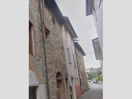 Appartamento in Vendita a Lucca, zona Piazzano, 67'693&euro;, 240 m², con Box