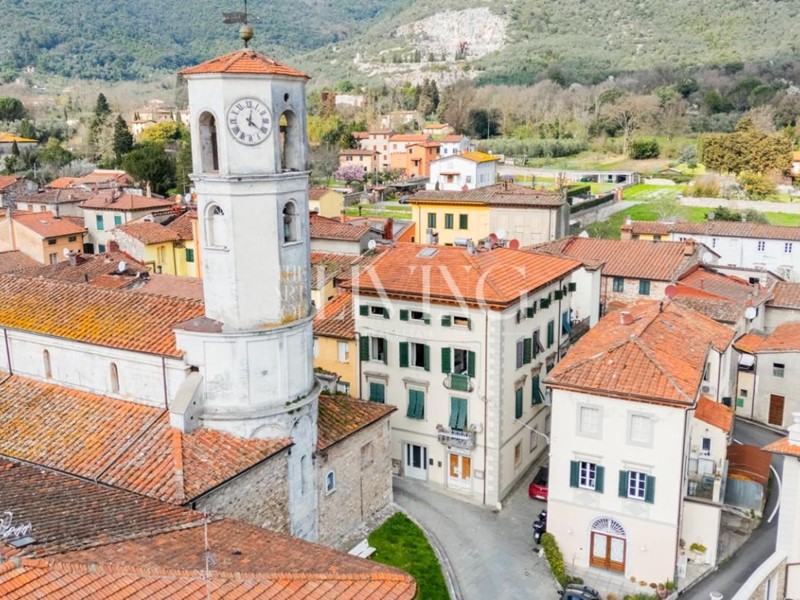 Appartamento in Vendita a Lucca, zona Santa Maria Del Giudice, 229'000&euro;, 157 m²