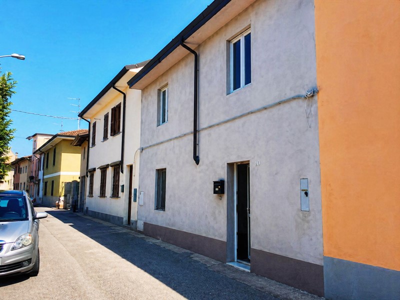 Quadrilocale in Vendita a Corno Giovine, 37'500&euro;, 103 m²