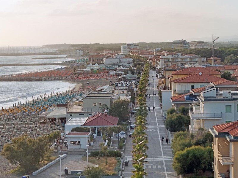 Trilocale in Vendita a Cecina, zona Cecina Marina, 235'000&euro;, 65 m², arredato, con Box