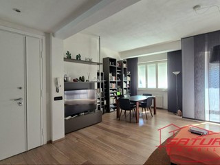 Quadrilocale in Vendita a Lucca, zona Sant'Anna, 265'000&euro;, 110 m², con Box