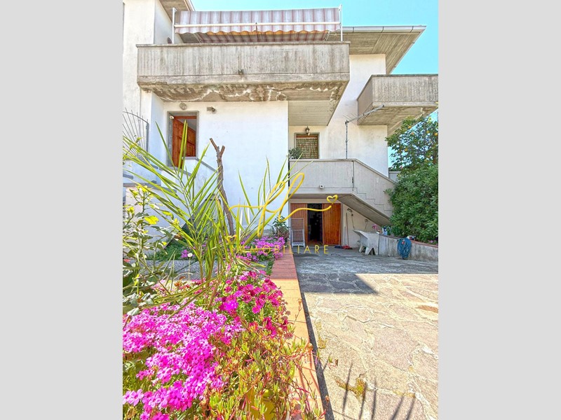 Quadrilocale in Vendita a Cecina, zona Cecina Marina, 246'000&euro;, 91 m², con Box