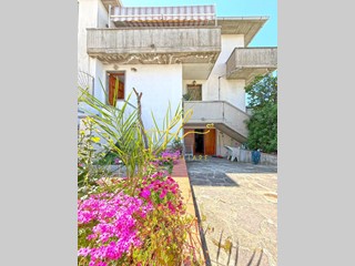 Quadrilocale in Vendita a Cecina, zona Cecina Marina, 246'000&euro;, 91 m², con Box
