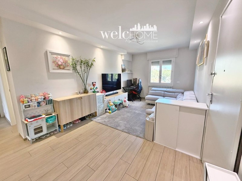 Appartamento in Vendita a Firenze, zona Brozzi, 319'000&euro;, 98 m², con Box