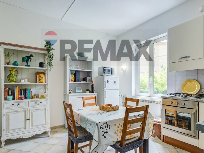 Trilocale in Vendita a Roma, 149'000&euro;, 70 m²