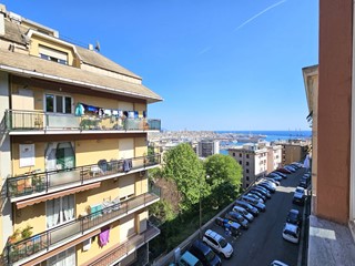 Appartamento in Vendita a Genova, 89'000&euro;, 68 m²