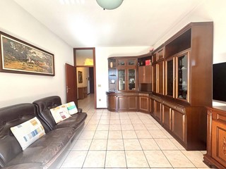 Trilocale in Vendita a Milano, 220'000&euro;, 86 m²