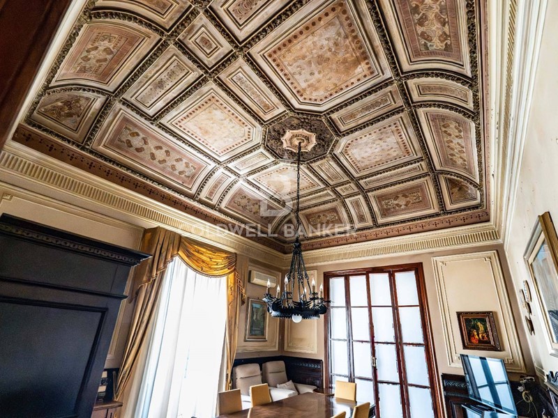 Appartamento in Vendita a Catania, 520'000&euro;, 270 m²