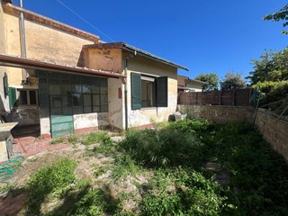 Quadrilocale in Vendita a Collesalvetti, 75'000&euro;, 80 m²