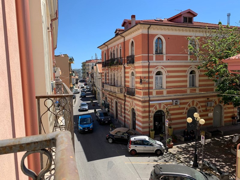 Appartamento in Affitto a Catanzaro, 2'100&euro;, 160 m²