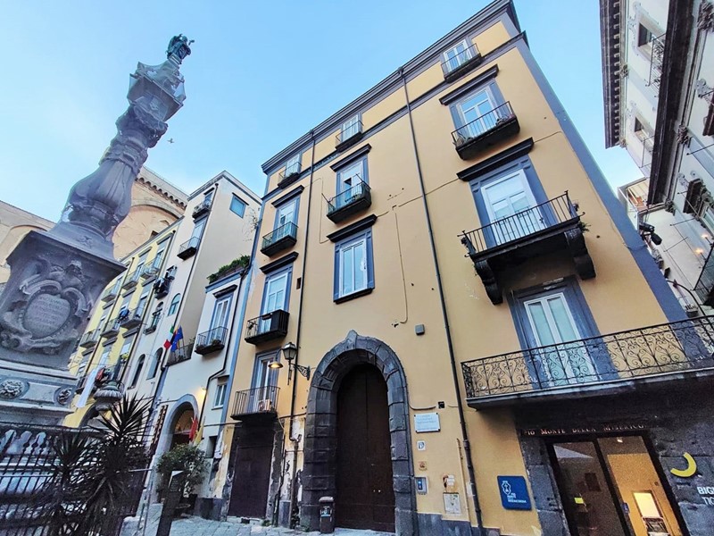 Appartamento in Vendita a Napoli, 850'000&euro;, 179 m², arredato