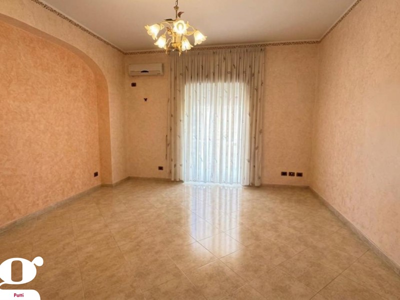 Quadrilocale in Vendita a Patti, 128'000&euro;, 130 m²