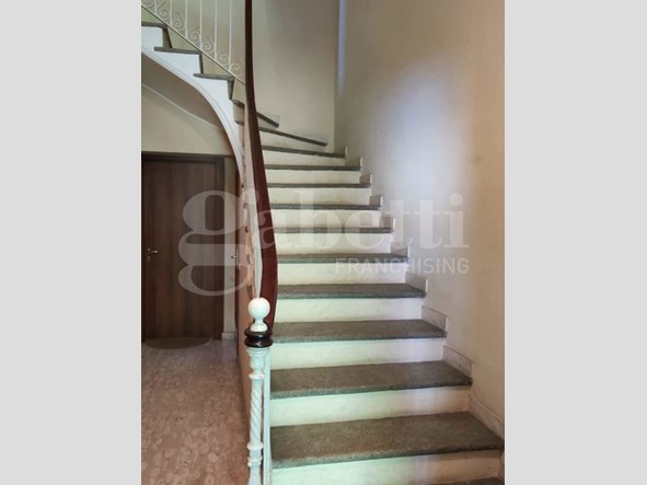 Quadrilocale in Vendita a Biella, 95'000&euro;, 140 m², con Box