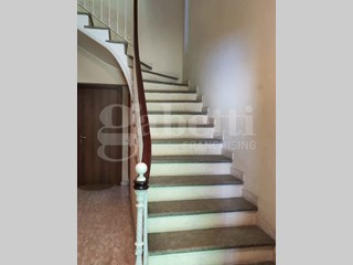 Quadrilocale in Vendita a Biella, 95'000&euro;, 140 m², con Box