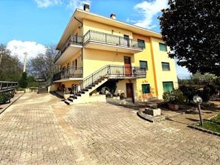 Appartamento in Vendita a Avezzano, 145'000&euro;, 200 m²