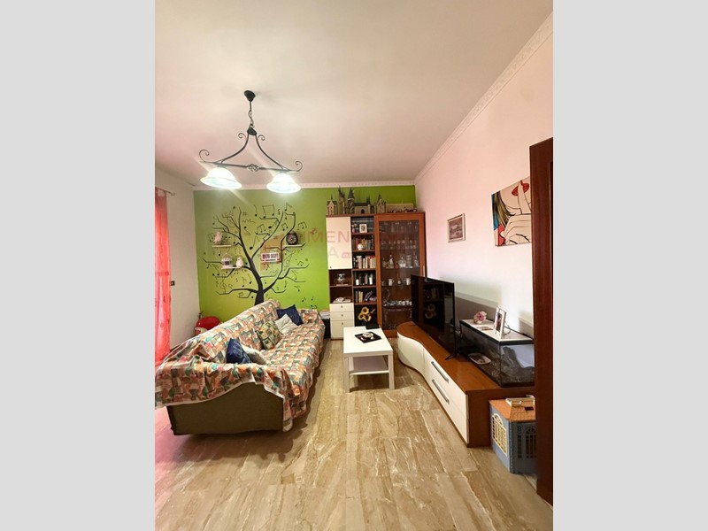 Trilocale in Vendita a Roma, zona Due Leoni, 189'000&euro;, 95 m²