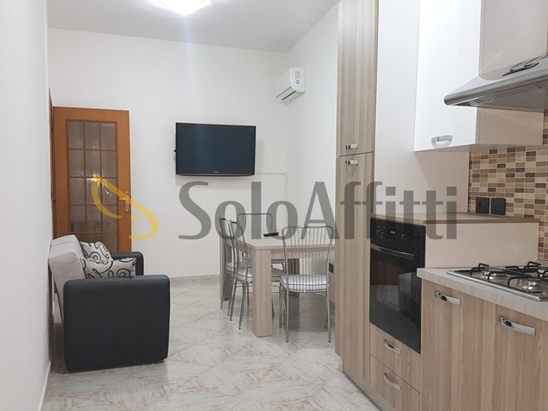 Trilocale in Affitto a Catanzaro, zona Lido Corso, 1'900&euro;, 75 m², arredato