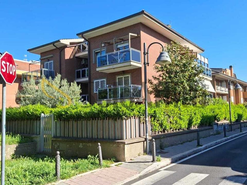 Trilocale in Affitto a Grottaferrata, 1'150&euro;, 90 m², arredato, con Box
