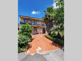 Trilocale in Vendita a Misterbianco, 108'000&euro;, 101 m², con Box