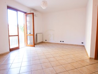 Quadrilocale in Vendita a Aci Catena, zona Semicentro, 110'000&euro;, 93 m², con Box