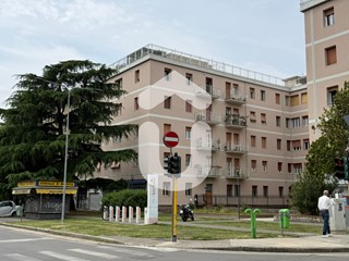 Quadrilocale in Vendita a Brescia, zona Mompiano, 385'000&euro;, 186 m², con Box
