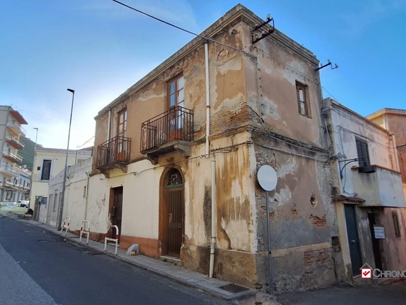 Appartamento in Vendita a Messina, 25'500&euro;, 160 m²