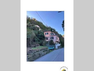 Quadrilocale in Vendita a Genova, 40'995&euro;, 113 m²