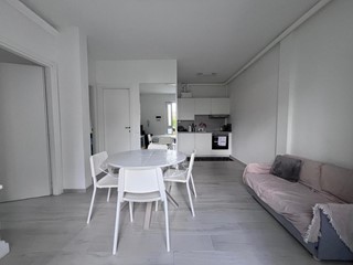 Trilocale in Vendita a Massa, zona Ronchi, 239'000&euro;, 60 m², arredato