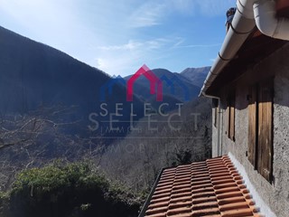 Trilocale in Vendita a Pescaglia, zona Focchia, 35'000&euro;, , arredato