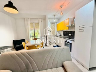Trilocale in Affitto a Massa, 850&euro;, 80 m², arredato