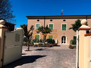 Appartamento in Vendita a Cascina, zona San Frediano a Settimo, 766'000&euro;, 260 m²