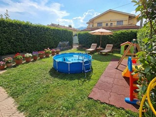 Trilocale in Vendita a Massa, zona Ronchi, 350'000&euro;, 86 m², arredato