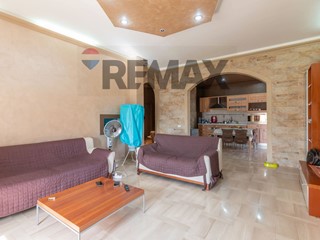 Quadrilocale in Vendita a Lentini, 79'000&euro;, 150 m²