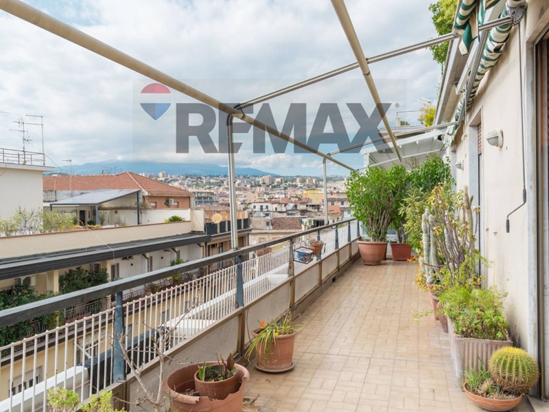 Attico in Vendita a Catania, 275'000&euro;, 135 m²
