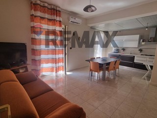 Quadrilocale in Vendita a Giardini Naxos, 160'000&euro;, 107 m²