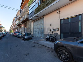 Bilocale in Vendita a Catania, 110'000&euro;, 128 m²