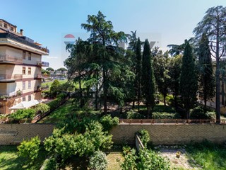 Bilocale in Vendita a Roma, 140'000&euro;, 71 m²