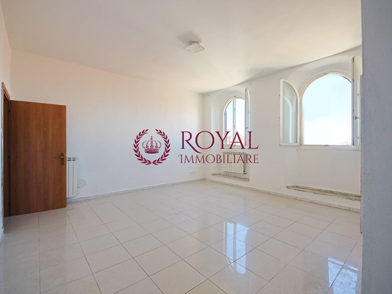 Bilocale in Vendita a Livorno, 90'000&euro;, 65 m²