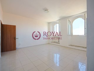 Bilocale in Vendita a Livorno, 90'000&euro;, 65 m²