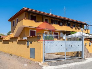 Bilocale in Vendita a Pomezia, 99'000&euro;, 49 m²