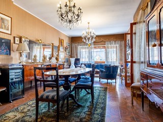 Quadrilocale in Vendita a Roma, 390'000&euro;, 160 m²