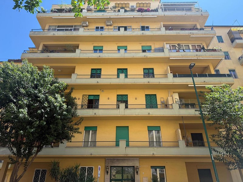 Quadrilocale in Vendita a Napoli, 273'750&euro;, 104 m²