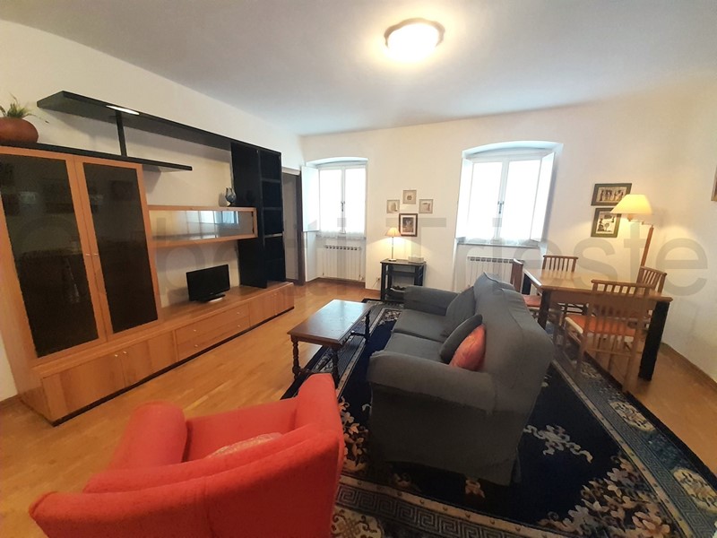 Bilocale in Affitto a Trieste, 900&euro;, 99 m², arredato